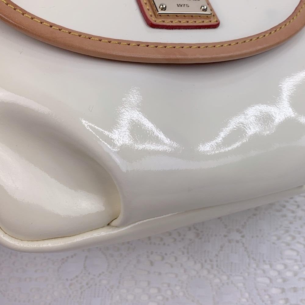 Dooney & Bourke Creme Patent Leather Flap Pleated Crossbody bag Red Lined - Picture 15 of 16